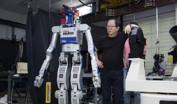 Este robot destaca frente a otros androides por su agilidad y su sentido del equilibrio.