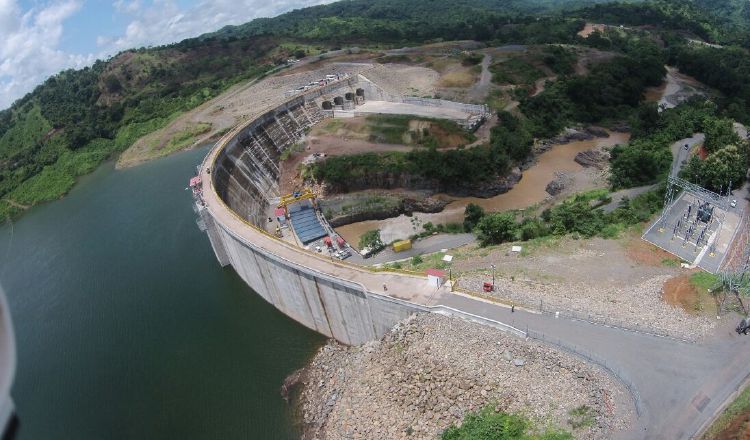 El proyecto hidroeléctrico representa una inversión de más de 100 millones de dólares, bajo financiamiento de algunos bancos internacionales. /Foto Archivo