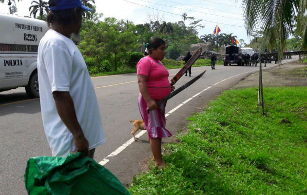 Portaban machetes. Foto: Leonardo Machuca G.