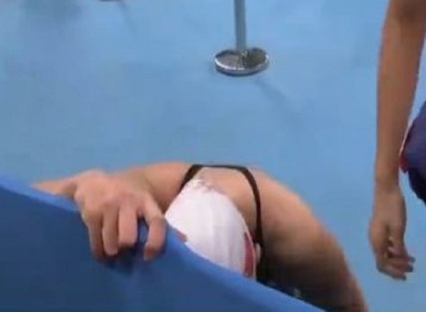 Yuanhui doblada del dolor. Foto/Redes sociales