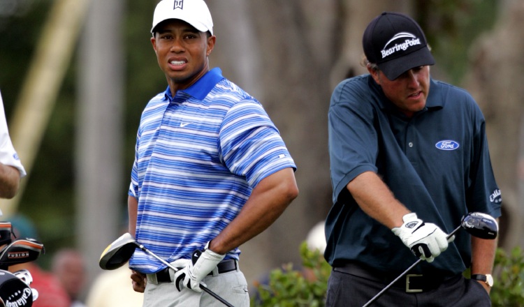 Woods junto a Mickelson en un torneo. /Foto AP