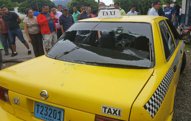 Daño a vehículo. Foto: Raimundo Rivera