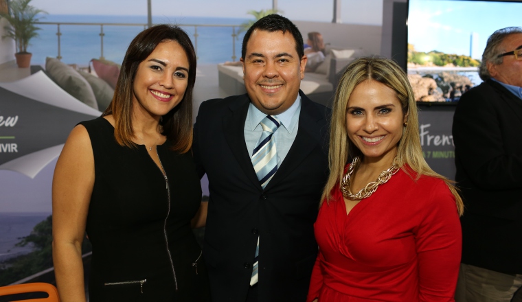 2. Jennifer Crostón, Eiben González y Julie Mandarakas.