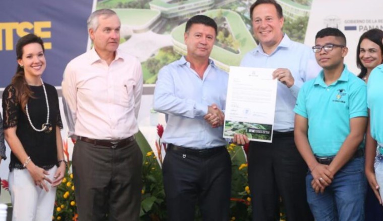 La última obra encargada a Meco fue la construcción del Instituto Técnico Superior del Este por 200 millones de dólares. El empresario ha mantenido mucha cercanía con el mandatario Juan Carlos Varela. Cercanía con el poder: La última obra encargada a Meco fue la construcción del Instituto Técnico Superior del Este por 200 millones de dólares. El empresario ha mantenido mucha cercanía con el mandatario Juan Carlos Varela.