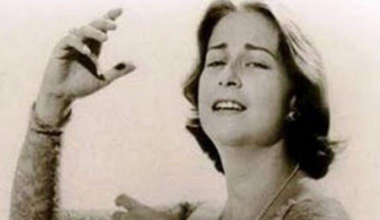 Chabuca Granda fue una cantautora y folclorista peruana. Chabuca Granda fue una cantautora y folclorista peruana.