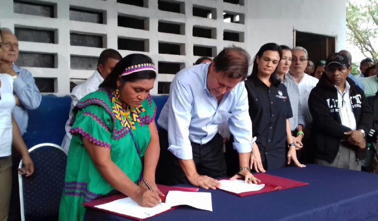 El presidente Juan Carlos Varela fue testigo de la molestia de los indígenas que no aprobaron el acuerdo firmado con una cúpula de la dirigencia. /Foto Archivo