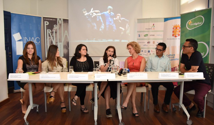 Organizadoers y patrocinadores dan detalles acerca del Festival Prisma. Hace uso de la palabra na de las co directoras, Analida Galindo. Marly Domínguez.