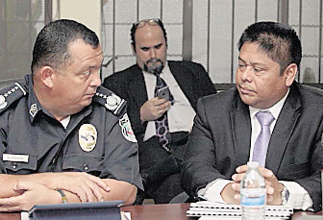 Ministro y director de la Policía difieren en tema de la seguridad