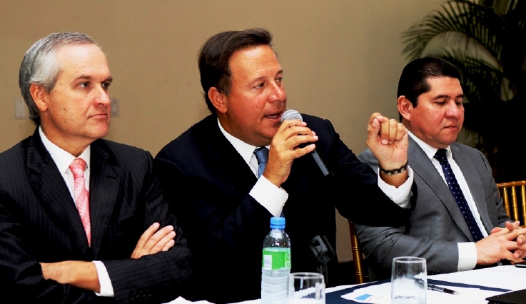 El presidente Juan Carlos Varela prometió en campaña electoral respetar la separación de poderes y promover un gobierno de transparencia, sin embargo, las denuncias de tener injerencia en otros órganos no cesan. Doble discurso: El presidente Juan Carlos Varela prometió en campaña electoral respetar la separación de poderes y promover un gobierno de transparencia, sin embargo, las denuncias de tener injerencia en otros órganos no cesan.