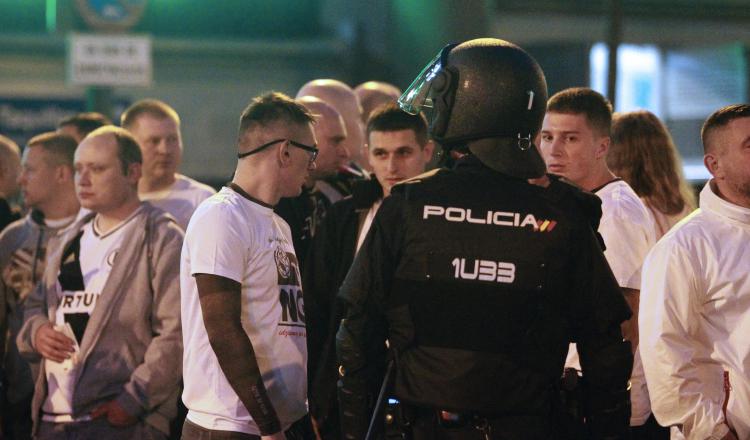 Los hinchas protagonizaron disturbios. /Foto EFE