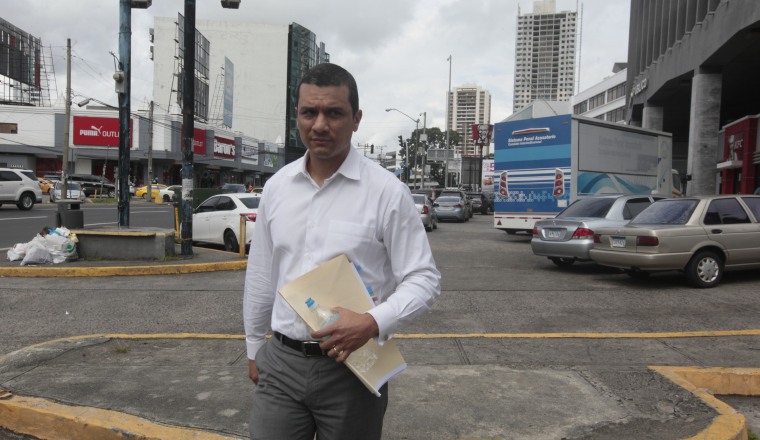 El exgerente de la Caja de Ahorros Jayson Pastor, se apersonó ayer al edificio Avesa para rendir indagatoria. La diligencia se reanudará hoy, desde las 9:00 a.m. A su llegada, Pastor estuvo acompañado por su abogado. Jayson Pastor: El exgerente de la Caja de Ahorros Jayson Pastor, se apersonó ayer al edificio Avesa para rendir indagatoria. La diligencia se reanudará hoy, desde las 9:00 a.m. A su llegada, Pastor estuvo acompañado por su abogado.