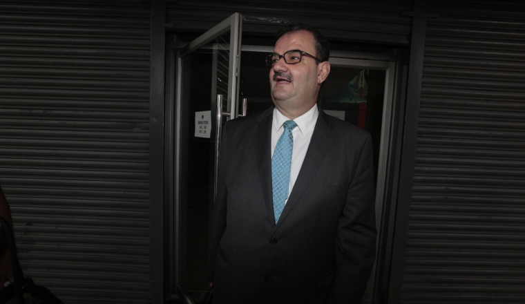 El abogado asegura que se han dado presiones, extralimitación de funciones y hasta denunció la presencia de agentes del Consejo de Seguridad dentro de la Fiscalía Primera Anticorrupción. Carlos Carrillo: El abogado asegura que se han dado presiones, extralimitación de funciones y hasta denunció la presencia de agentes del Consejo de Seguridad dentro de la Fiscalía Primera Anticorrupción.