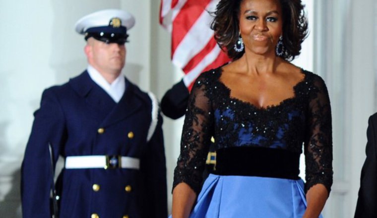 Deslumbrante: Qué les parece este vestido de la diseñadora venezolana Carolina Herrera. El traje incluyó un aplique negro bordado a mano en el encaje de la parte superior.