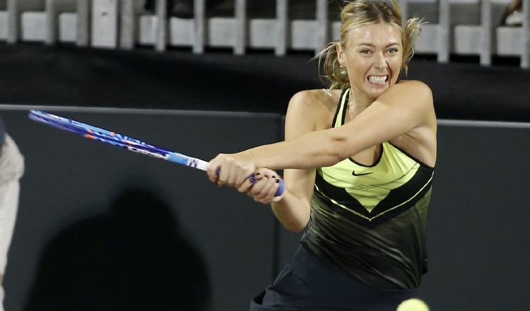 La tenista rusa Maria Sharapova regresará a la competición en abril del 2017, tras ser suspendida por dar positivo en un control antidopaje. /Foto AP