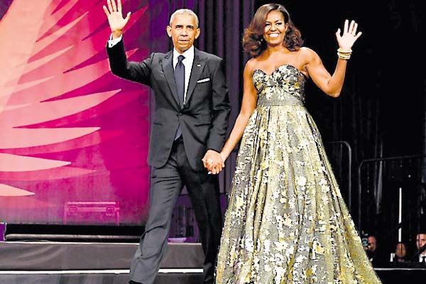 Elegancia: Con este vestido firmado por Naeem Khan termina de consolidar su estatus como ícono de estilo. El traje estaba confeccionado en una tela de tul negro con hojas doradas pintadas a mano.