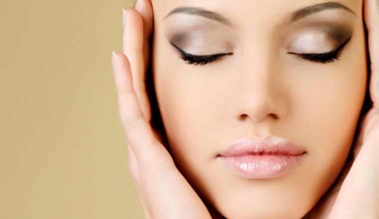 La tendencia en maquillaje es 'nude'.