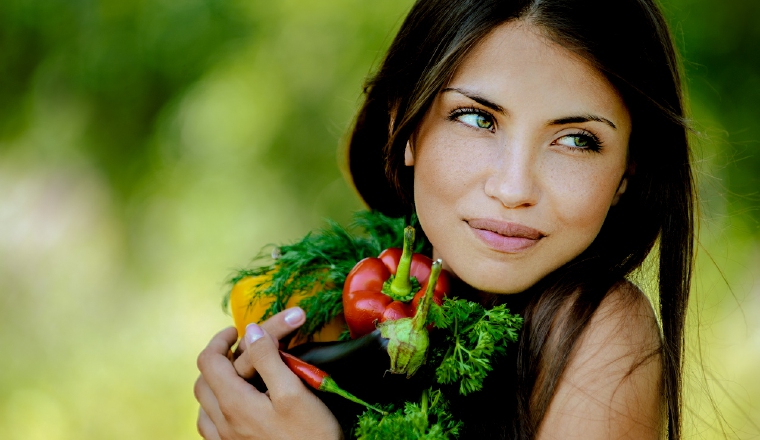 Lo ideal ante cualquier cambio que hagamos es estar atento a las reacciones del organismo para poder determinar cuáles son los alimentos que nos traen mayores beneficios y nos hacen sentir mejor.