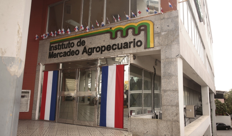 Raúl Ávila de la Lastra (recuadro) no es conocido por tener negocios afines al sector agropecuario del país, sino por manejar discotecas. /Foto Archivo