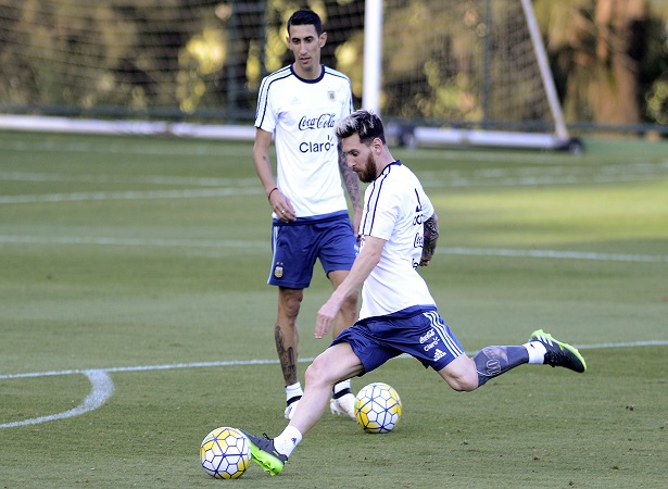 Messi en un entrenamiento con Argentina. Foto/AP