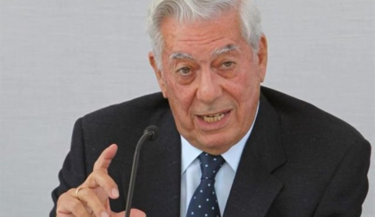 Mario Vargas Llosa (Perú) habla sobre la obra de Paz. /Foto EFE