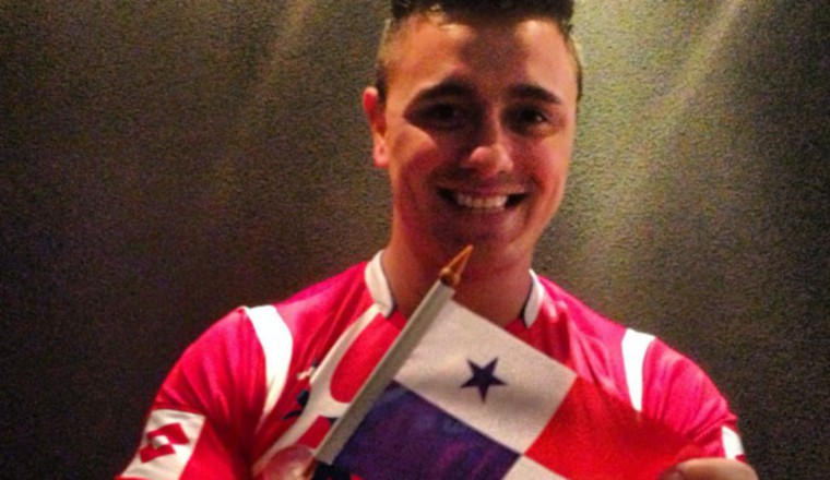 Ya sea que jueguen cerca de donde esté o en Panamá, Joey no se pierde un partido de la "sele" y se pone su camiseta para darle todo su apoyo. Apoyo a la selección: Ya sea que jueguen cerca de donde esté o en Panamá, Joey no se pierde un partido de la “sele” y se pone su camiseta para darle todo su apoyo.