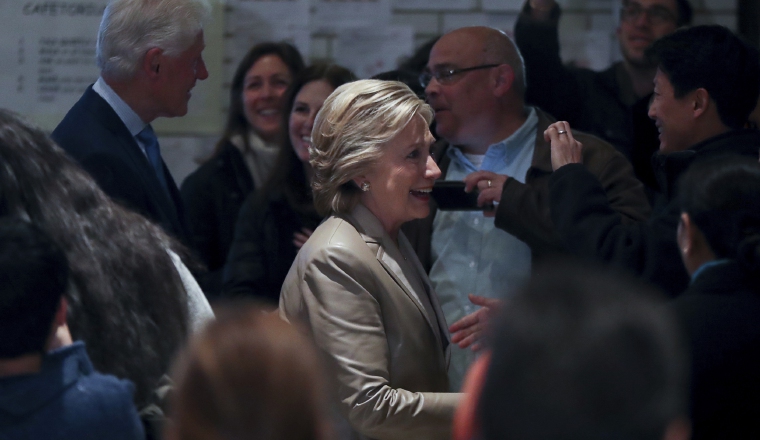 Hillary Clinton acompañada de su esposo Bill. Hillary Clinton acompañada de su esposo Bill. /Foto AP
