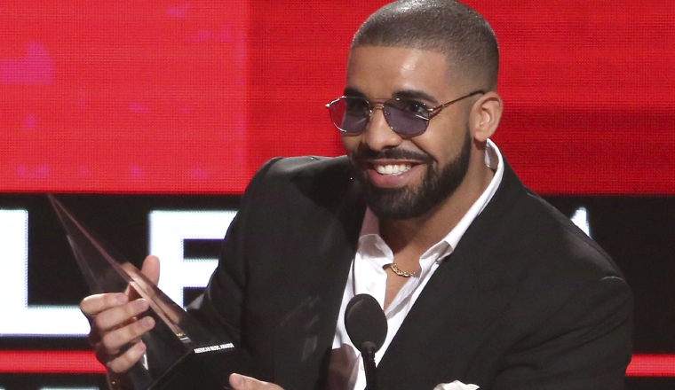 Drake se llevó también su galardón de álbum favorito.