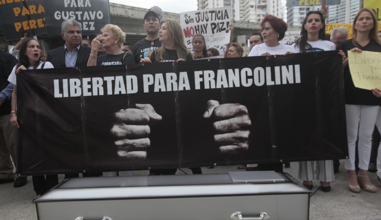 La ex primera dama Marta Linares de Martinelli señaló que existen indicios de que se ha tratado de frenar las críticas de oposición al Gobierno, y controlar los medios de comunicación críticos. Caso Francolini: La ex primera dama Marta Linares de Martinelli señaló que existen indicios de que se ha tratado de frenar las críticas de oposición al Gobierno, y controlar los medios de comunicación críticos.