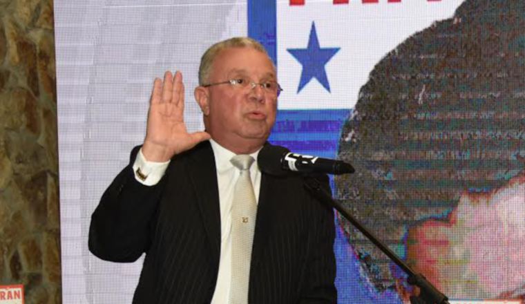 Juan Carlos Tapia abrió el evento. Juan Carlos Tapia abrió el evento.