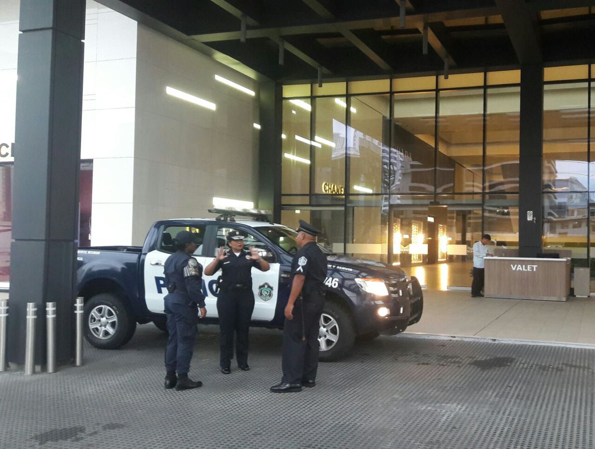 La Policía Nacional se encuentra vigilante en los principales malls. 