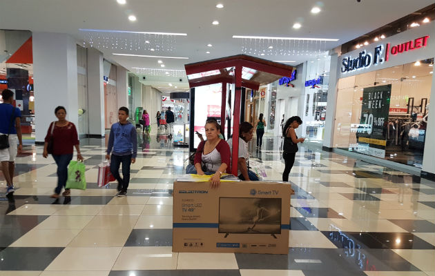 Desde los pasillos de Westland Mall en Arraiján. Foto: Raimundo Rivera