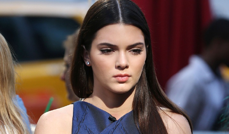 Kendall Jenner ha sido la última en cerrar su cuenta de Instagram por los malos comentarios a su familia. /Foto Archivo