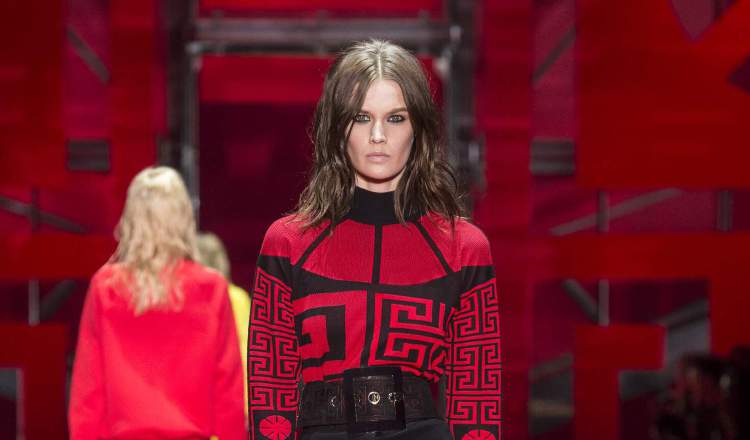 La diseñadora Donatella Versace lanzó una colección parecida a la creación de los gunas de Panamá, pero expertas aseguran que se trata de una técnica muy utilizada en Europa.