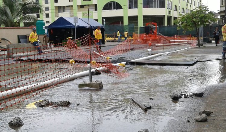 Hay queja por las aguas que quedan estancadas en algunos lugares donde se  hacen trabajos. Diomedes Sánchez