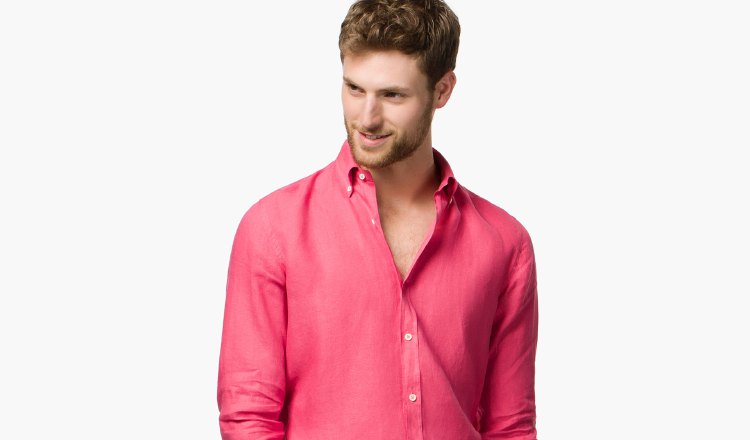Aunque tradicionalmente esté asociado al armario femenino, el color rosa también puede ser un básico del vestuario para hombres. /Foto Archivo