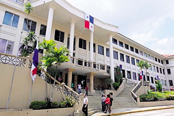 Caso estancado en la Corte Suprema permite doble cobros