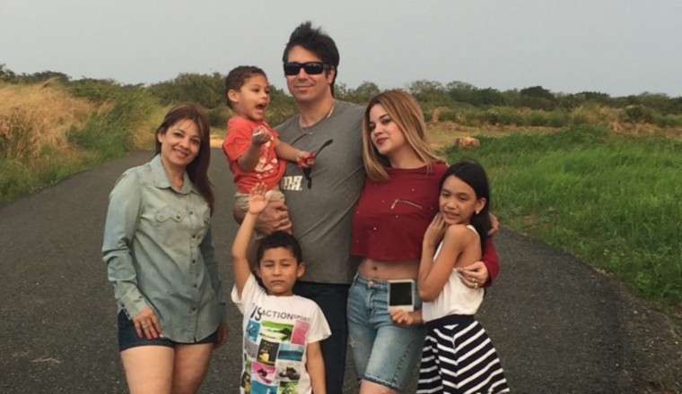 Siempre hace espacio para estar con la familia. Siempre hace espacio para estar con la familia.