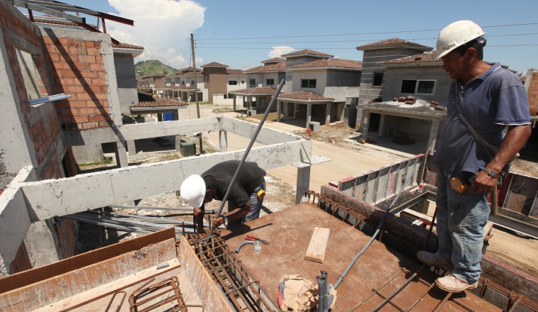 Regiones como Chiriquí presentan un 42% de avance, registra la construcción de unas 500 viviendas del programa Techos de Esperanza del Miviot, sin embargo, algunas zonas solo alcanzan a superar el 5% de avance. Techos de Esperanza: Regiones como Chiriquí presentan un 42% de avance, registra la construcción de unas 500 viviendas del programa Techos de Esperanza del Miviot, sin embargo, algunas zonas solo alcanzan a superar el 5% de avance.