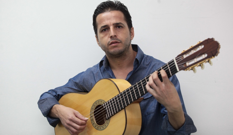 Ángel es oriundo de Córdoba, Andalucía. Tiene 37 años. Ángel es oriundo de Córdoba, Andalucía. Tiene 37 años.
