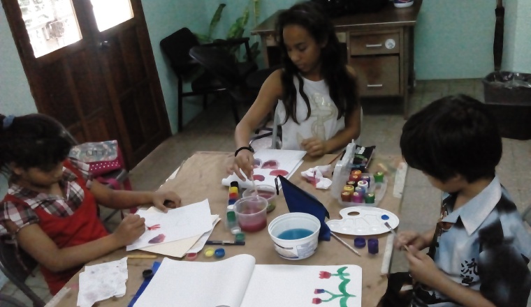 Dénles papel, lápiz y pintura y verán nacer artistas.