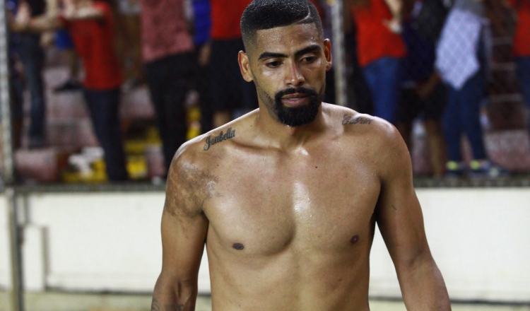 De acuerdo a medios colombianos, el volante panameño Gabriel Gómez, junto a otros compañeros del Tolima, fiestaron con bebidas alcohólicas, solo horas después de que el equipo perdiera la final.