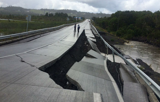 Calle destruida por el terremoto. Foto/ EFE