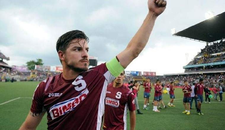 Gabriel Badilla El exfutbolista costarricense, quien había sido operado del corazón, murió a sus 32 años cuando participaba en una carrera de atletismo. Fue mundialista en Alemania 2006.