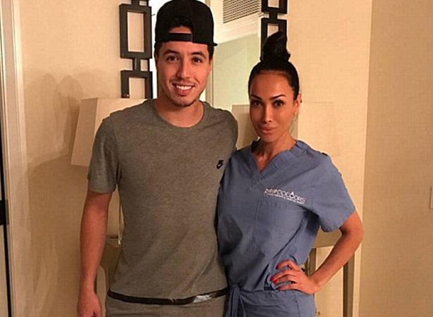 Nasri junto a la enfermera. Foto/Redes sociales