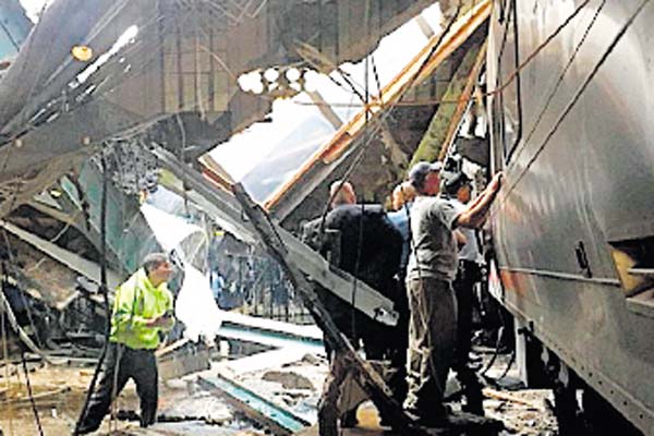 Descarrilamiento de tren en Nueva Jersey causa tres víctimas fatales