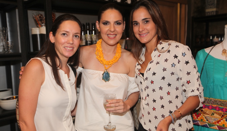 3. Vanessa Salvo Laura Chassin y Angelita Vallarino.