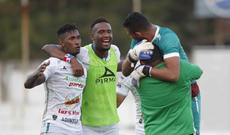 El delantero panameño  Brunet Hay Pino y el defensa central Richard Dixon  volvieron a dar buenos dividendos  al Platense en el  arranque del campeonato hondureño de primera división.