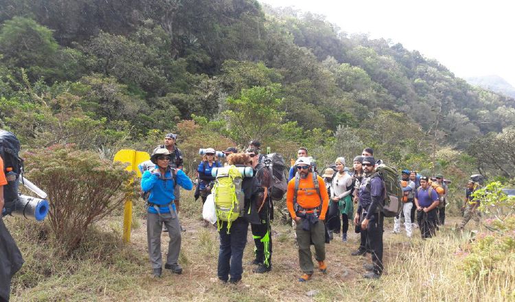 Los turistas fueron sacados del área por precaución. /Foto José Vásquez