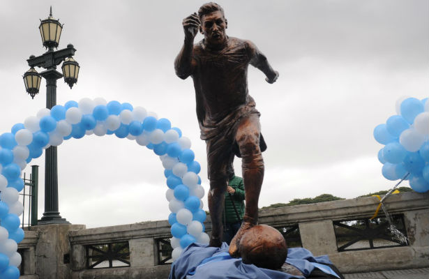 Imagen frontal de al estatua de Messi./ Foto Cortesía
