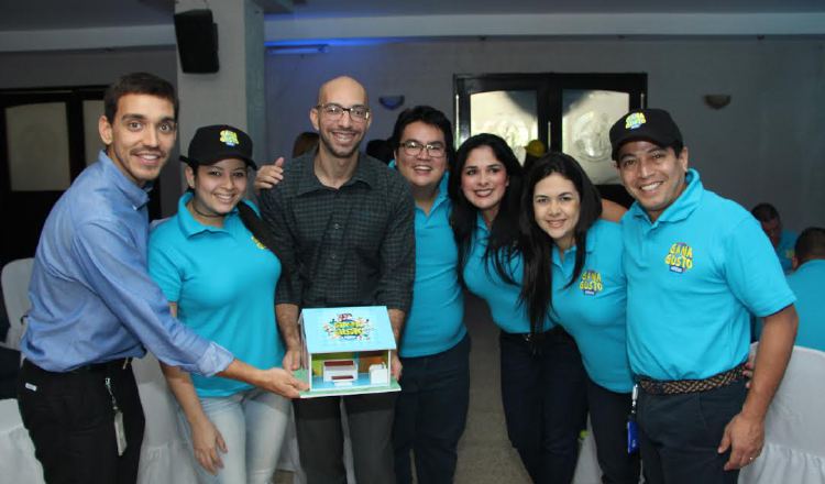 1. Carlos Sousa Lennox, Karin Centella, Irán Irak, Harmodio Batista, Gloria Ochys, Karla López y Ángel Talavera.